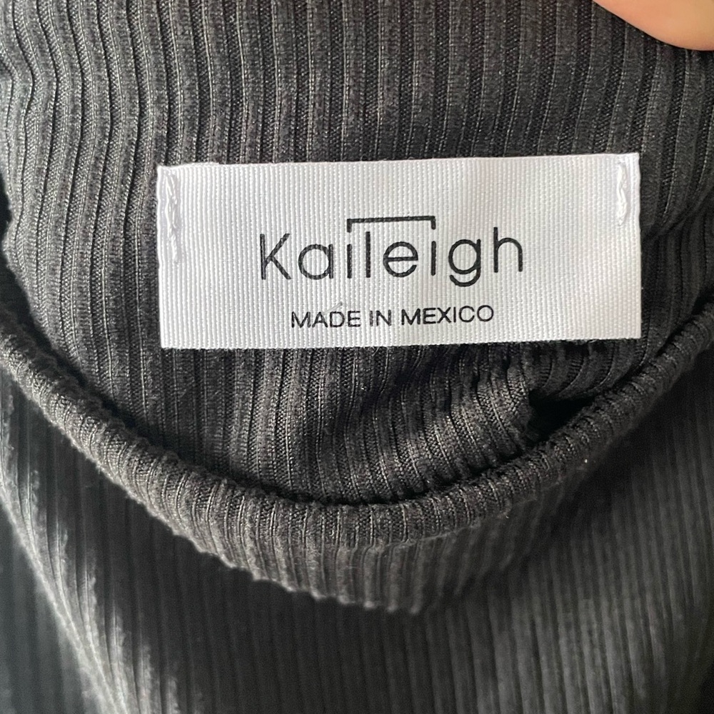 Kaileigh Classic Black Maxi Dress - Picture 3 of 9